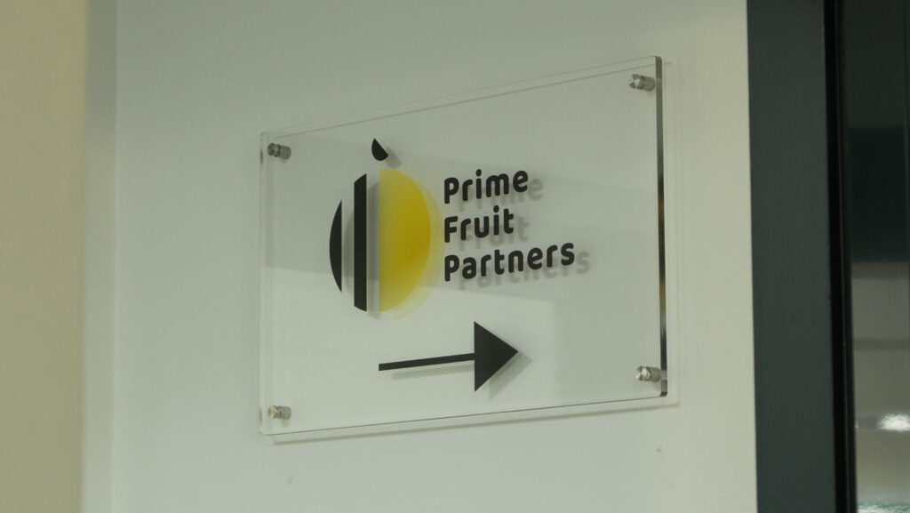 Signing voor het nieuwe kantoor van Prime Fruit Partners