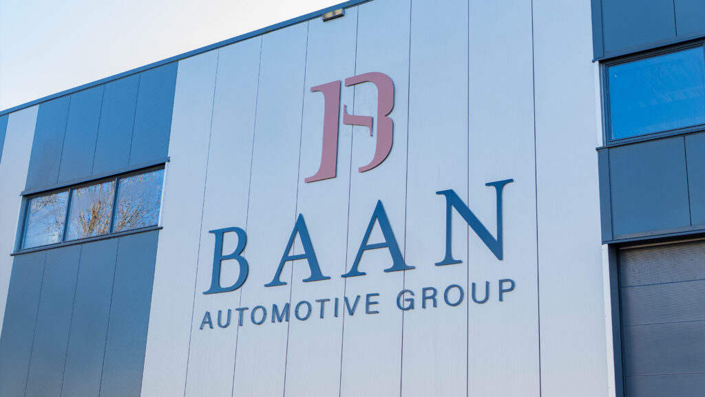 Gevelreclame en andere signing voor Baan Automotive Group